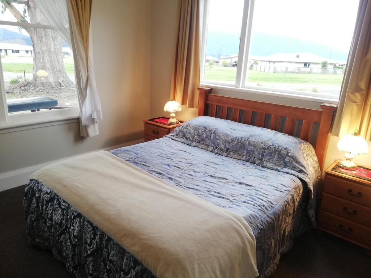 테아나우 테 아나우 로지 B&B 외부 사진